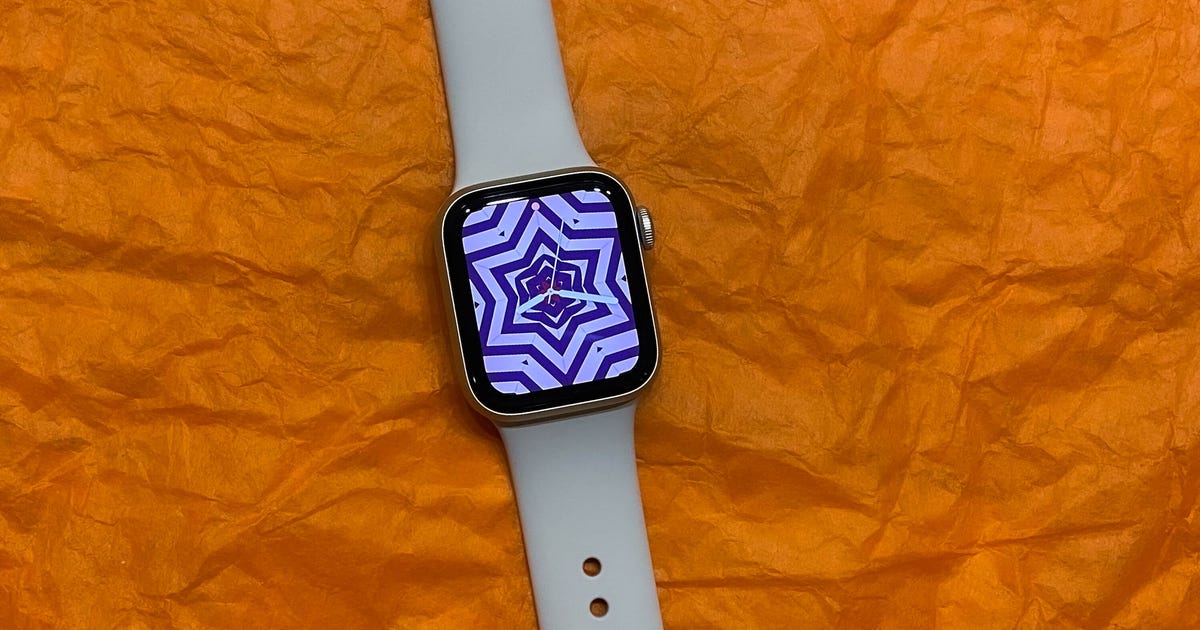 Apple Watch SE (2022) thumbnail 3