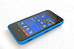 Nokia Lumia 620 thumbnail 3