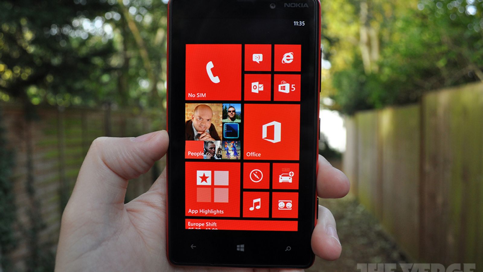 Nokia Lumia 820 thumbnail 8